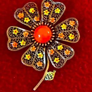 Vintage metal pin 60s 70s vibe